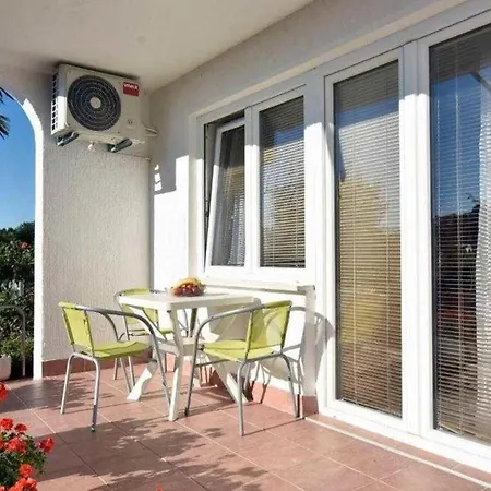 Ferienwohnung Fuer 4 Personen Ca 40 Qm In Porec, Istrien Istrische Riviera - B52514 *